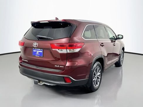 Used 2017 Toyota Highlander XLE AWD/4WD image 5