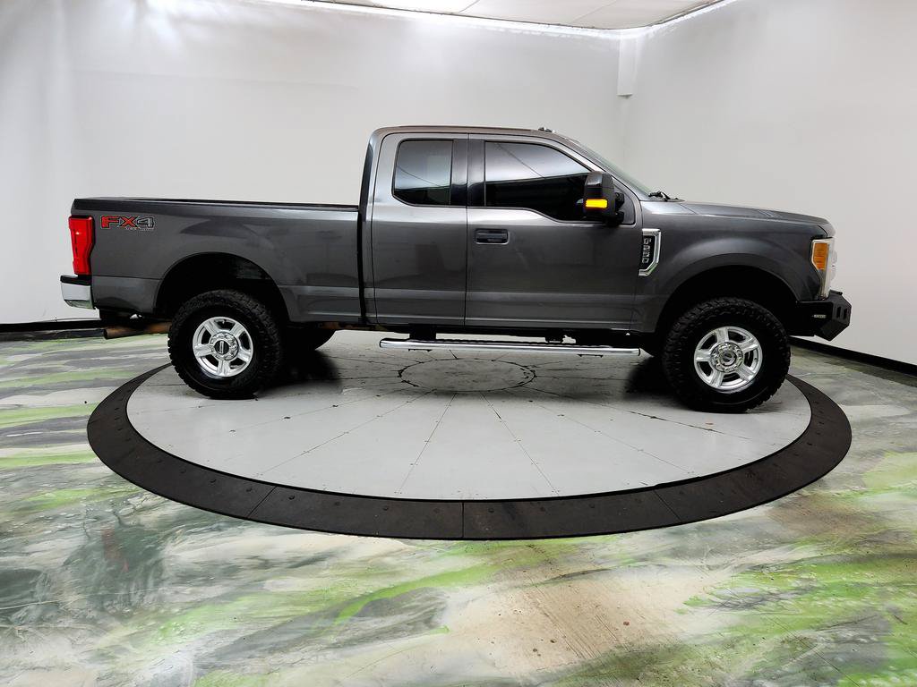 Used 2017 Ford F250 XLT w/ XLT Value Package AWD/4WD image 4