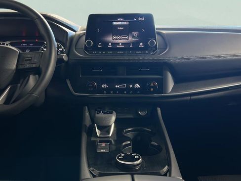 Used 2025 Nissan Rogue SV image 19