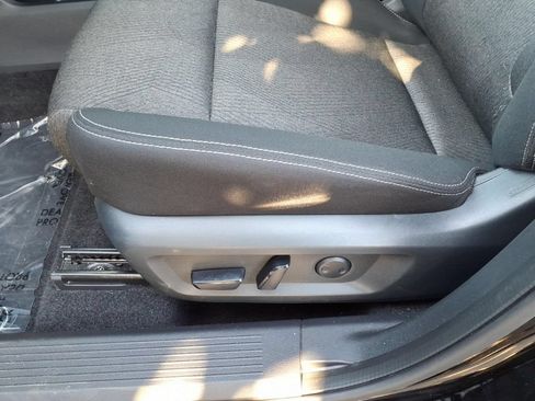 Certified 2025 Nissan Rogue SV FWD image 24