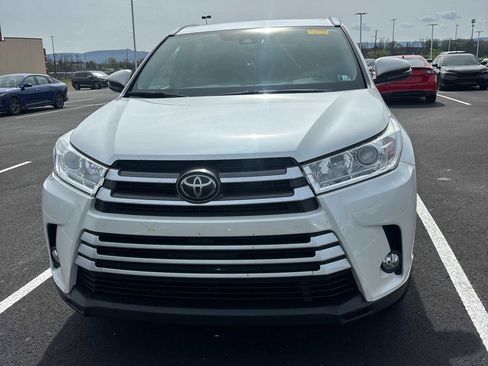 Used 2019 Toyota Highlander XLE AWD/4WD image 1