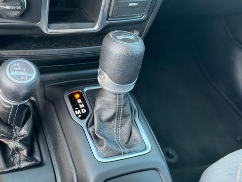 Used 2024 Jeep Wrangler Unlimited Sport AWD/4WD image 28