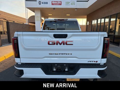 Used 2025 GMC Sierra 2500 AT4 AWD/4WD image 6