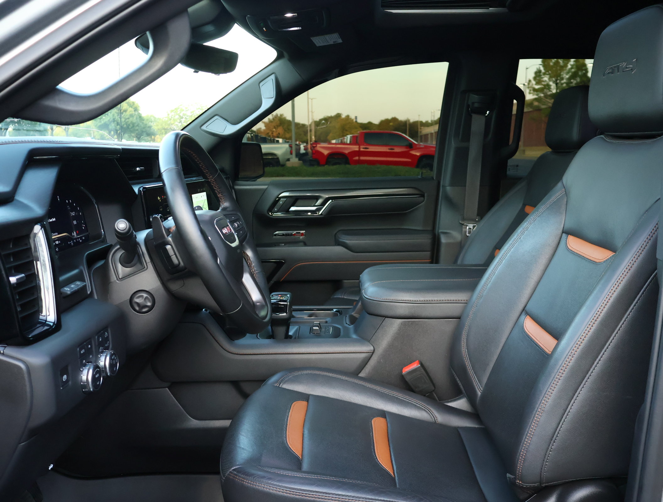 Used 2025 GMC Sierra 1500 AT4 w/ Technology Package AWD/4WD image 12