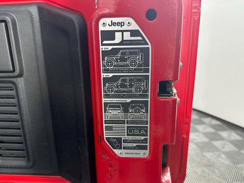 Used 2019 Jeep Wrangler Unlimited Sahara image 39