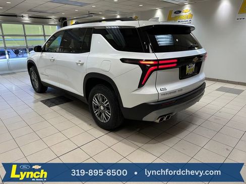 Used 2025 Chevrolet Traverse LT image 24