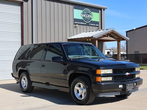 Used 2000 Chevrolet Tahoe Limited image 1