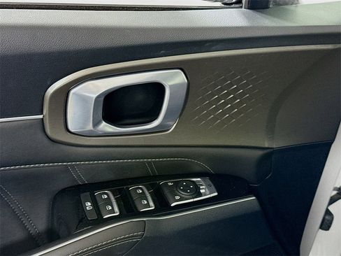 Used 2023 Kia Sorento SX image 12