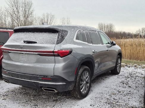 Used 2025 Buick Enclave Preferred image 3