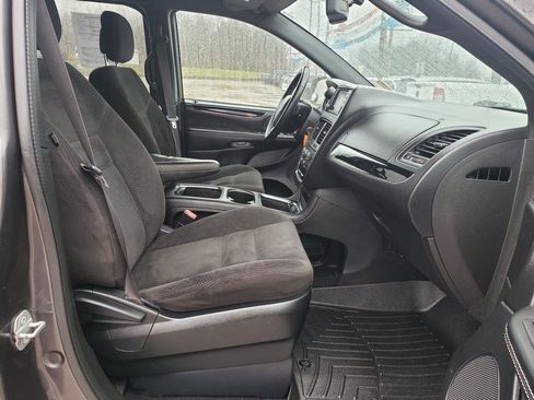 Used 2017 Dodge Grand Caravan SE image 17