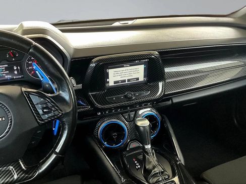 Used 2018 Chevrolet Camaro LT RWD image 9