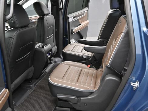 New 2026 GMC Acadia Denali Ultimate w/ LPO, Floor Liner Package AWD/4WD image 15