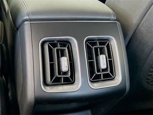 Used 2023 Kia Sorento LX image 27