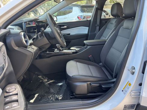 Used 2025 Chevrolet Trax LT image 25