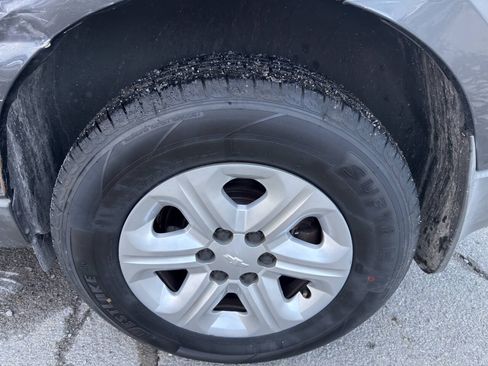 Used 2012 Chevrolet Traverse LS FWD image 16