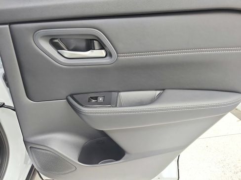Used 2025 Nissan Rogue SV w/ SV Premium Package FWD image 46
