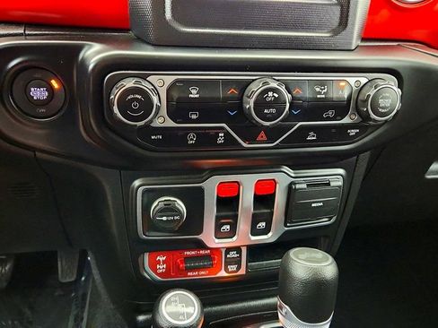 Used 2021 Jeep Wrangler Rubicon w/ LED Lighting Group AWD/4WD image 18