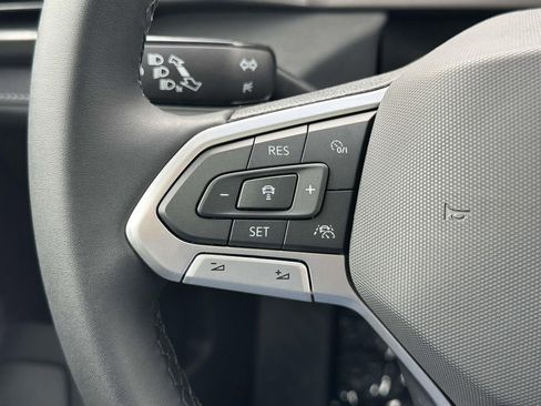 New 2025 Volkswagen Taos SE image 17