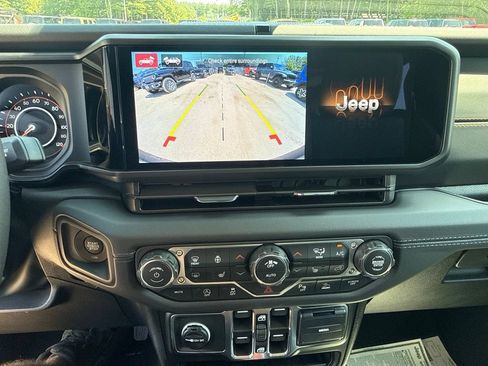 New 2026 Jeep Wrangler Unlimited Sahara AWD/4WD image 13