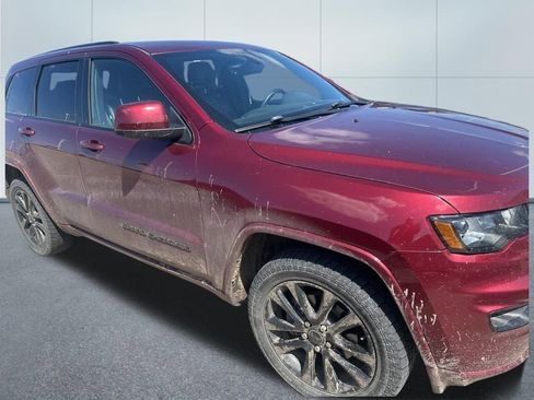 Used 2018 Jeep Grand Cherokee Altitude AWD/4WD image 2