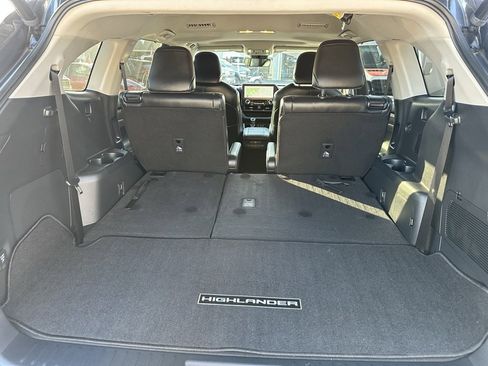 Used 2023 Toyota Highlander Limited image 4