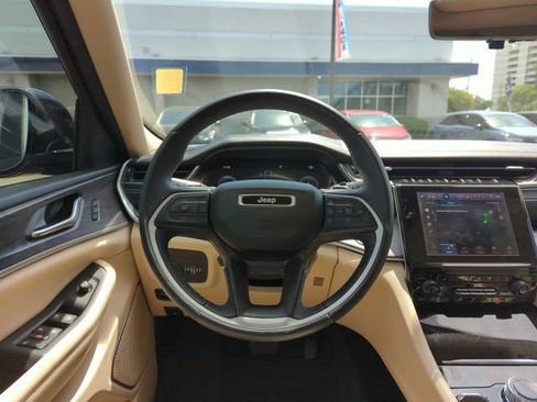 Used 2022 Jeep Grand Cherokee Limited AWD/4WD image 16