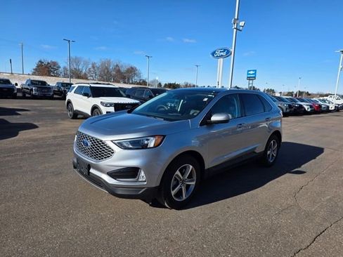 Used 2023 Ford Edge SEL w/ Convenience Package image 3