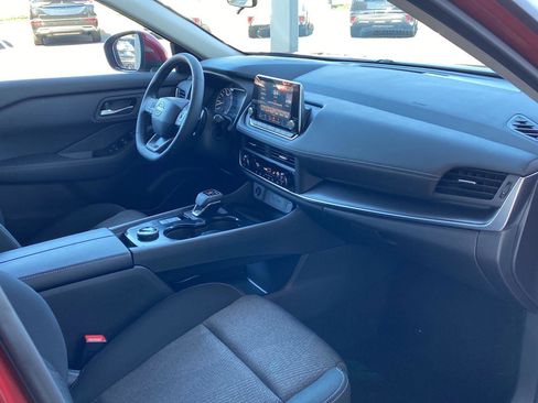 Certified 2025 Nissan Rogue SV image 25