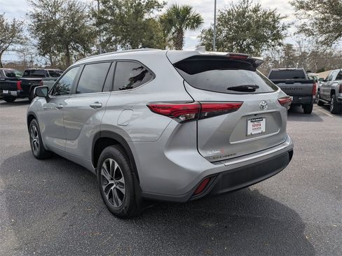 Certified 2023 Toyota Highlander XLE image 7