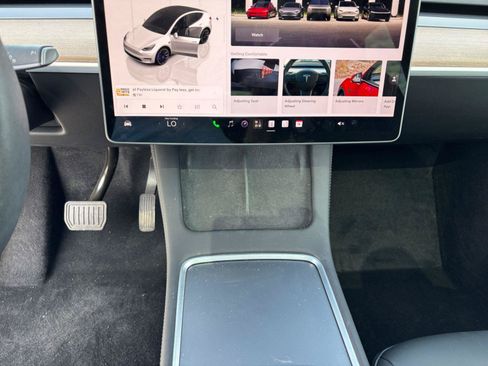 Used 2023 Tesla Model Y AWD image 12