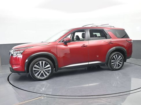 Used 2022 Nissan Pathfinder Platinum w/ Cargo Package FWD image 2