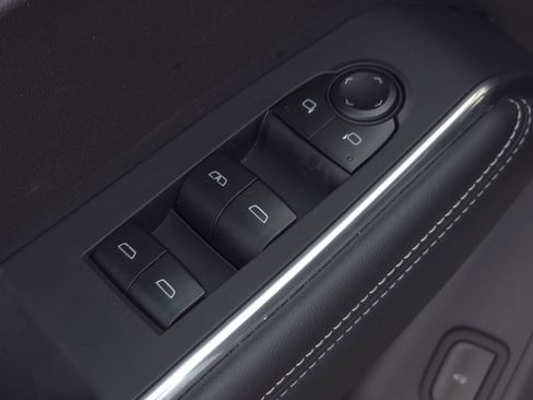 Used 2025 GMC Acadia Elevation image 28