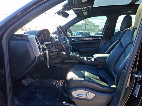Used 2014 Porsche Cayenne Platinum Edition image 13