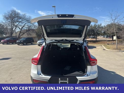 Certified 2025 Volvo XC40 B5 Core image 7