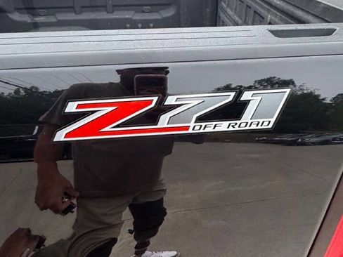 Used 2017 Chevrolet Colorado Z71 AWD/4WD image 12