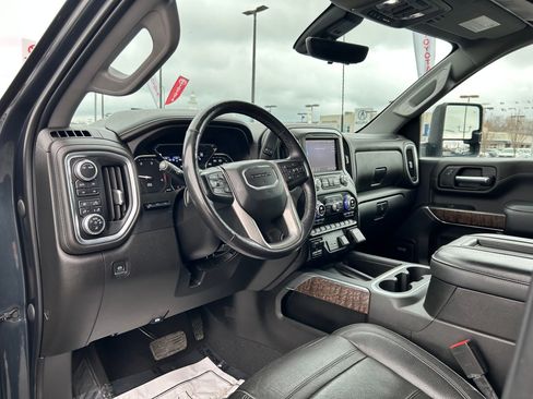 Used 2022 GMC Sierra 3500 Denali w/ Denali Ultimate Package image 10