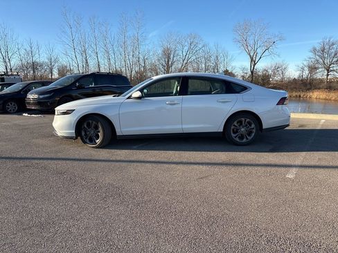 Certified 2023 Honda Accord EX image 8