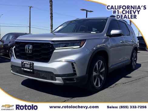 Used 2025 Honda Pilot Touring image 3