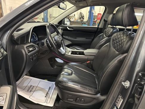 Used 2022 Hyundai Palisade Limited w/ Winter Package AWD/4WD image 12