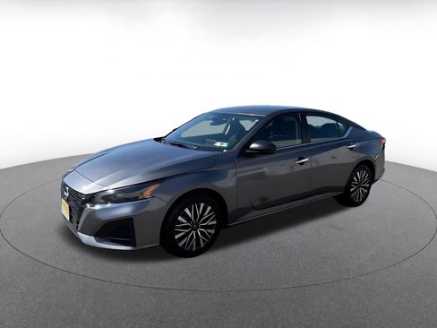 Used 2025 Nissan Altima 2.5 SV FWD image 7