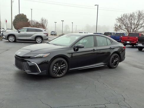 Used 2025 Toyota Camry SE w/ Multimedia Upgrade Package image 7