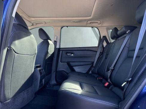 Used 2023 Nissan Rogue SL w/ SL Premium Package image 12