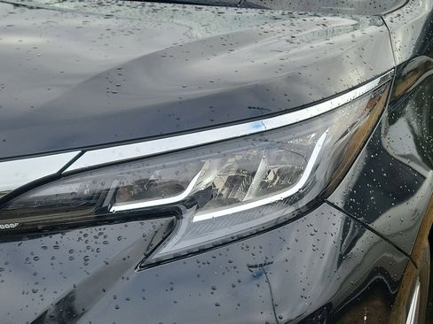 Used 2021 Toyota Sienna XLE w/ XLE Plus Package image 2