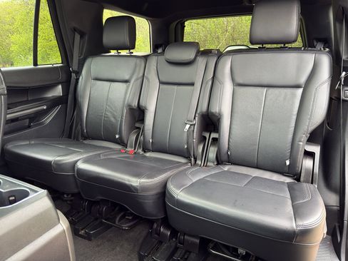 Used 2019 Ford Expedition XLT w/ Equipment Group 202A AWD/4WD image 25