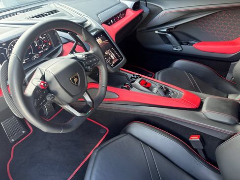 Used 2024 Lamborghini Revuelto AWD/4WD image 7