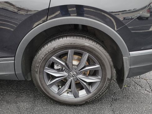Used 2022 Volkswagen Tiguan SE w/ Panoramic Sunroof Package image 14