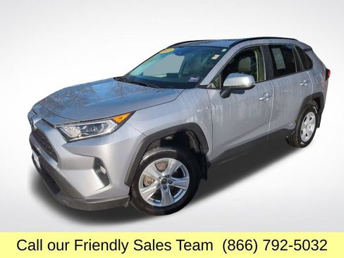 Used 2021 Toyota RAV4 XLE image 1