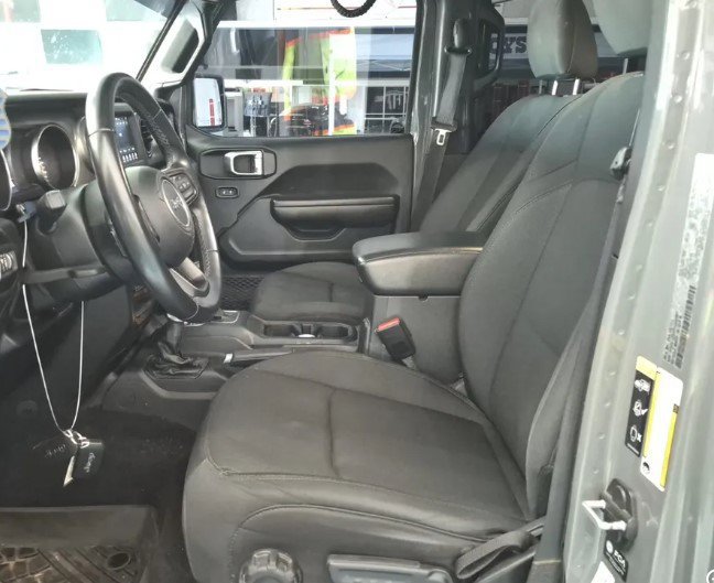 Used 2021 Jeep Gladiator Sport AWD/4WD image 8