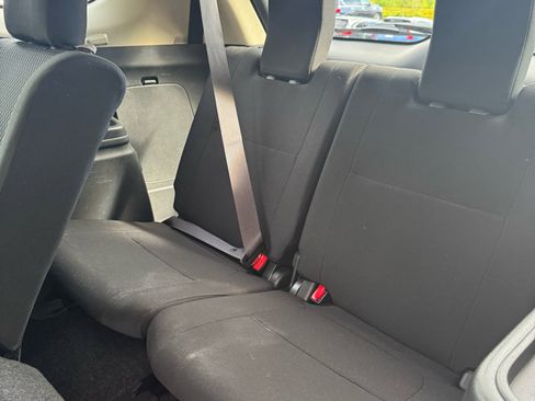 Used 2018 Mitsubishi Outlander ES image 17