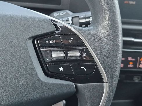 Used 2025 Kia Niro LX FWD image 21